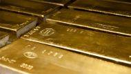 По словам эксперта, цены на золото могут достичь уровня 1350 долларов за унцию, «если напряженность продолжит нарастать»